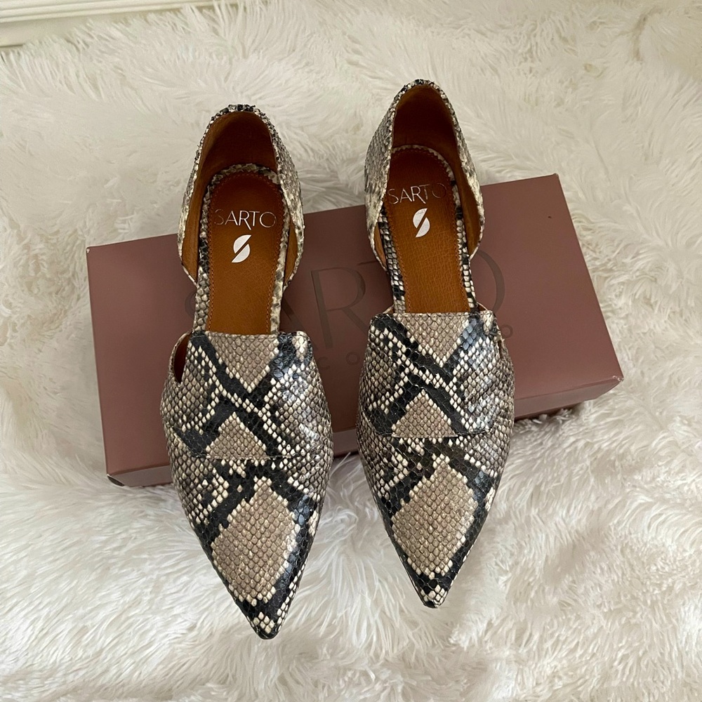 FRANCO SARTO snake print, cutout flats! Size 8.5
